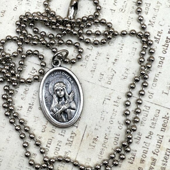 Saint St Philomena Italy Religious Medal Necklace with Cloth Relic - Picture 9 of 12